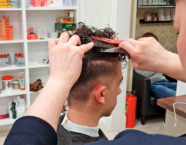 Стрижка волос мужская в парикмахерской