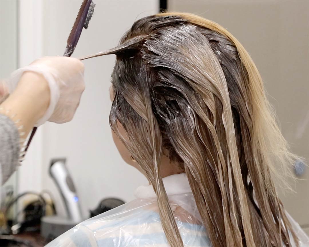 Как часто нужно подкрашивать корни волос брюнеткам
