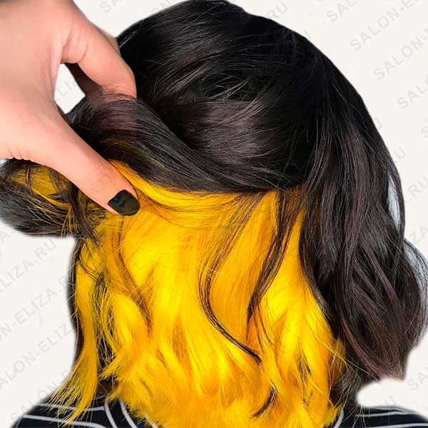 Черный волос и спрятанный желтый цвет