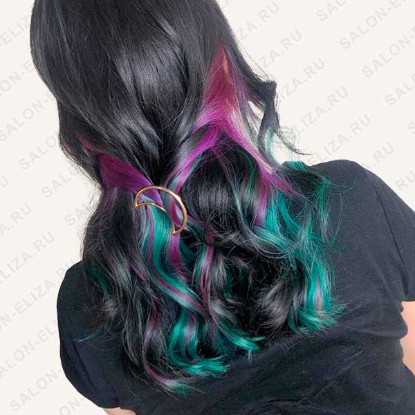 Зеленый и фиолетовый скрытые цвета волос