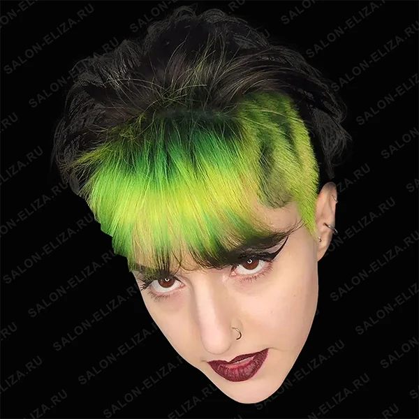 Женское блочное окрашивание волос в зеленый цвет