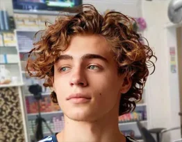 Кудрявая объемная прическа